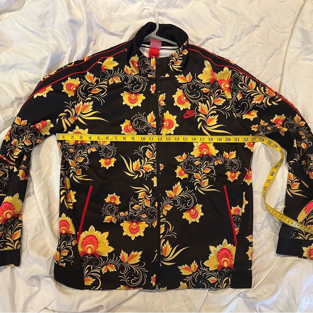 Nike Men’s XL Preowned Black Floral Jacket
